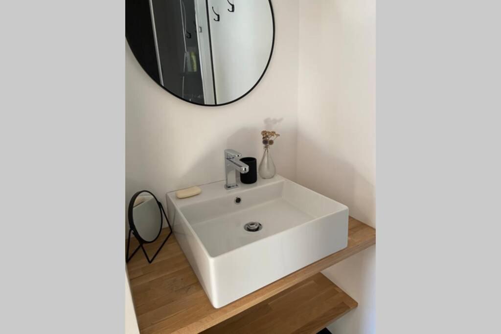 Le Clos Du Mesnil, Logement Totalement Independant Le Tourne 외부 사진